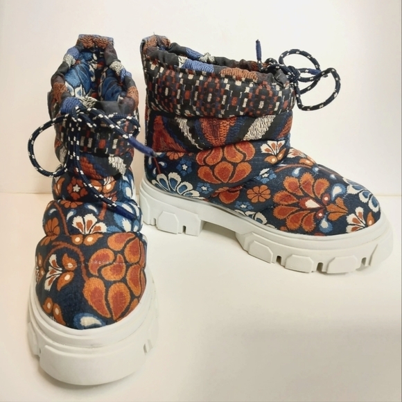 FARM RIO Lug Sole Puffer Bootie Pineapple Flower Women's 9 Chunky Floral Quilted - Picture 2 of 16